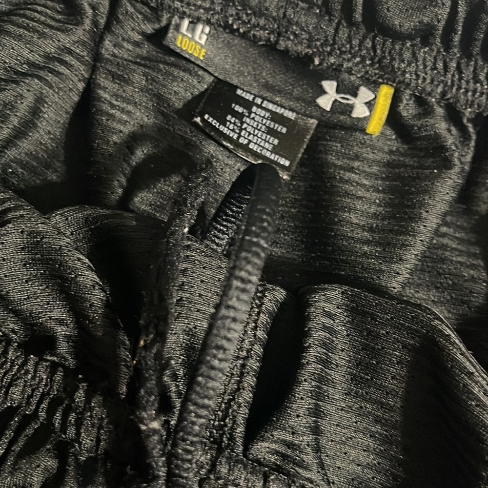 Men’s long Under Armour shorts L - Picture 4 of 4